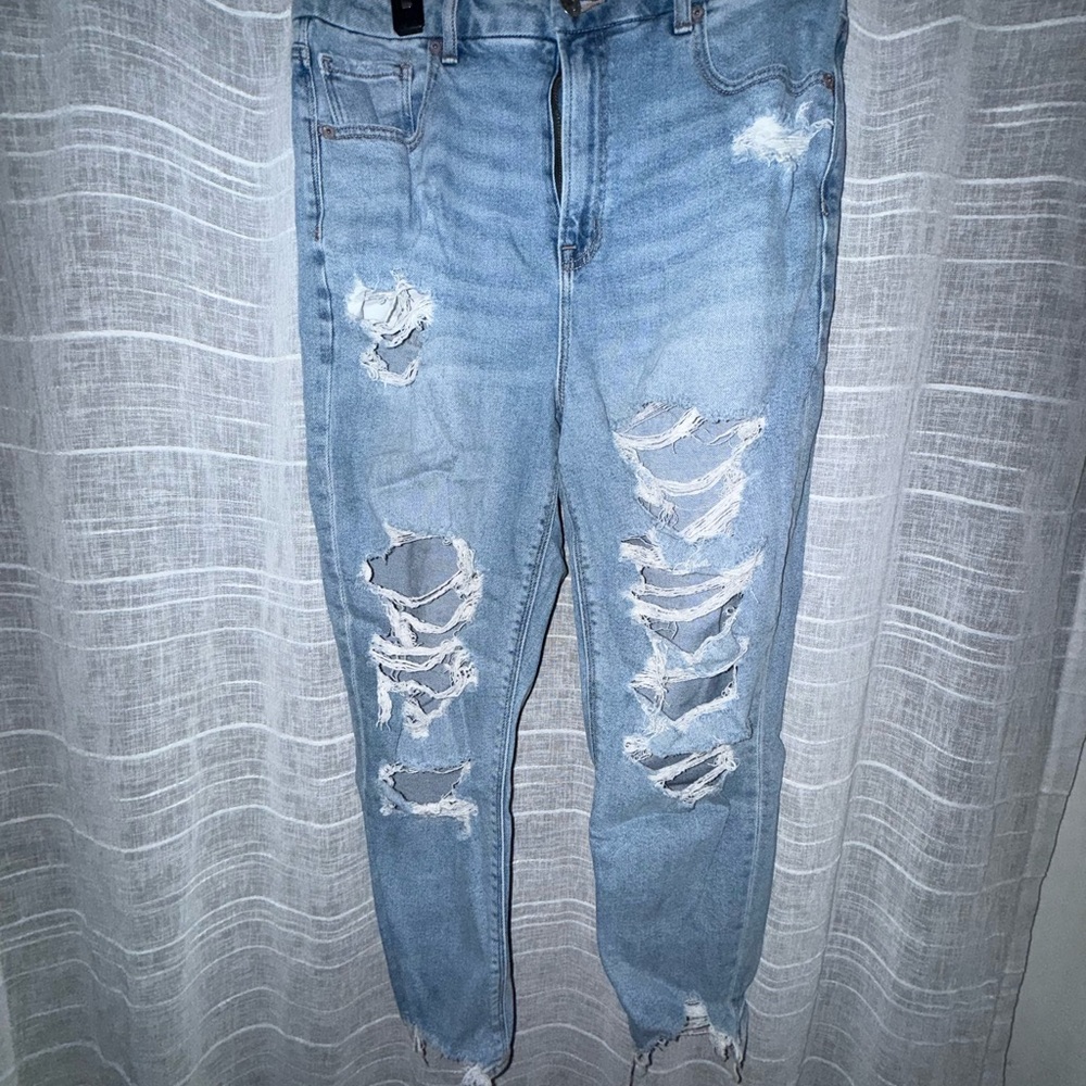 American Eagle Outfitters Light Blue Distressed Mom Jeans